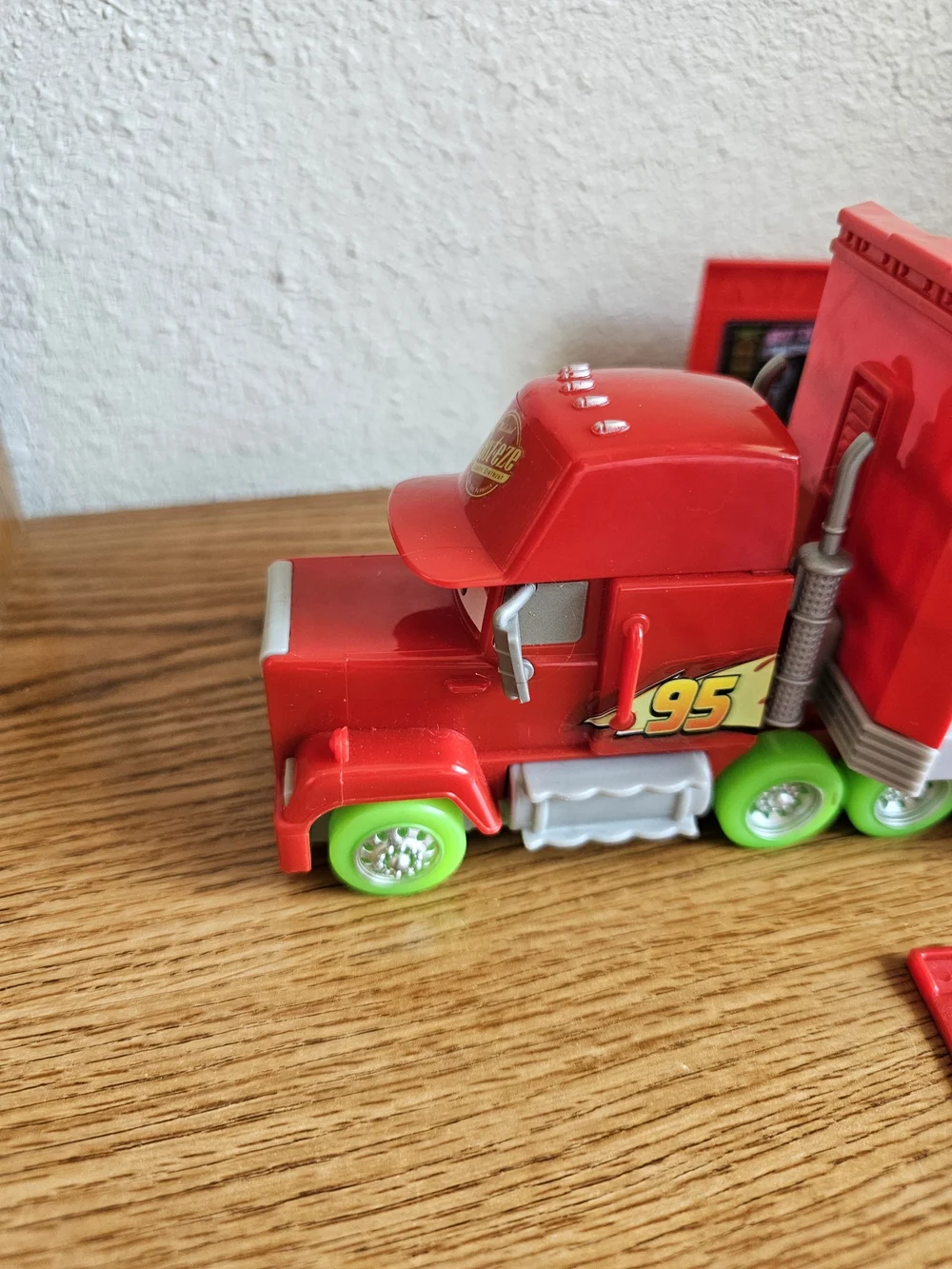 Cars Mack Glow Truck Transforming Playset Wash Lightning Mcquren Disney 13 In